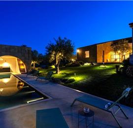 4 bedroom villa with pool near Noto, sleeps 8